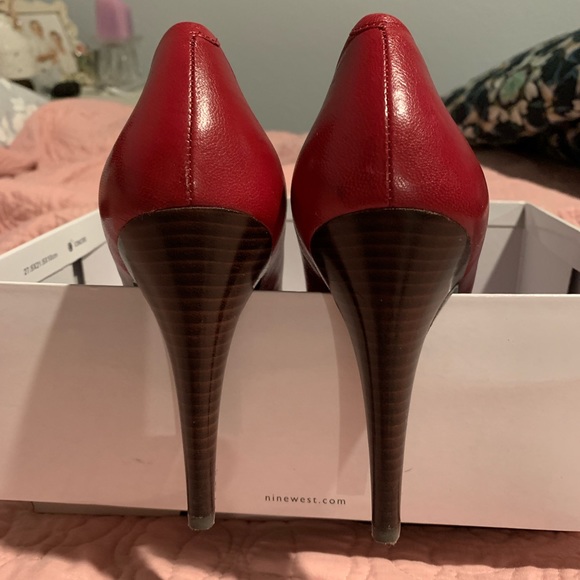 Super cute dark pink red pumps!! - Picture 6 of 8